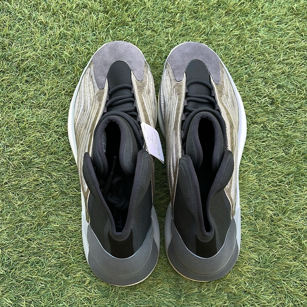 Adidas Yeezy Quantum - Picture 4 of 5